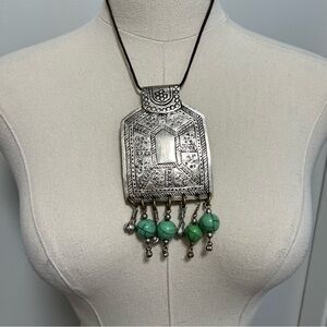 Silver and Green Bead Pendant Necklace